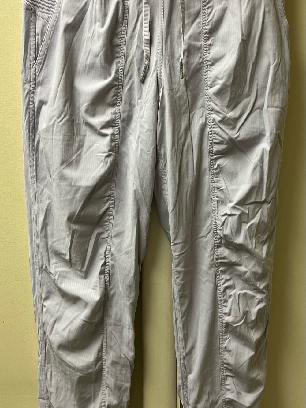Women’s Lululemon jogger pants